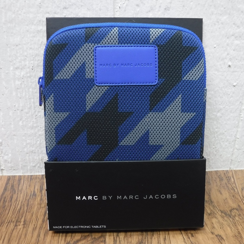 Marc by Marc Jacobs Blue Zip Around I Pad Case